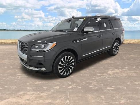 Used 2023 Lincoln Navigator Black Label AWD/4WD image 2