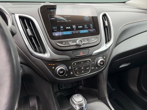 Used 2018 Chevrolet Equinox Premier image 12