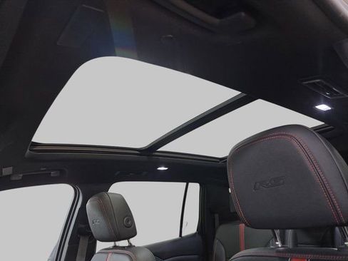 Used 2024 Chevrolet Traverse RS image 29