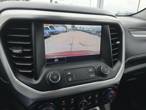 Used 2023 GMC Acadia SLT image 17