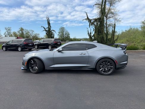 Used 2020 Chevrolet Camaro ZL1 RWD image 2