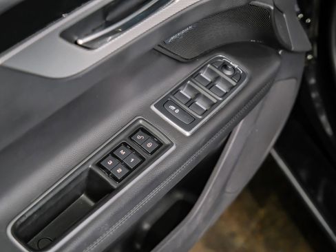 Used 2020 Jaguar XF Prestige image 40