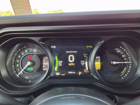 Used 2024 Jeep Wrangler Unlimited Rubicon 4xe w/ Capability Package AWD/4WD image 11