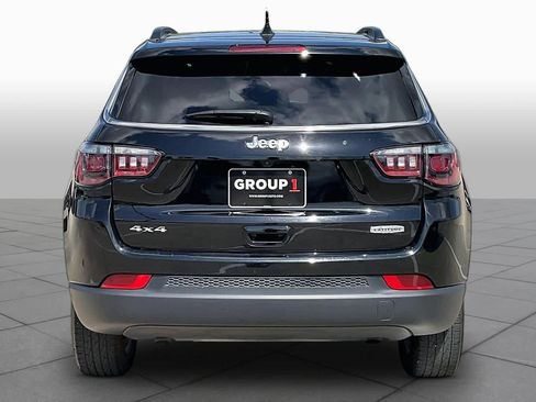 Used 2025 Jeep Compass Latitude w/ Sun & Sound Group AWD/4WD image 5