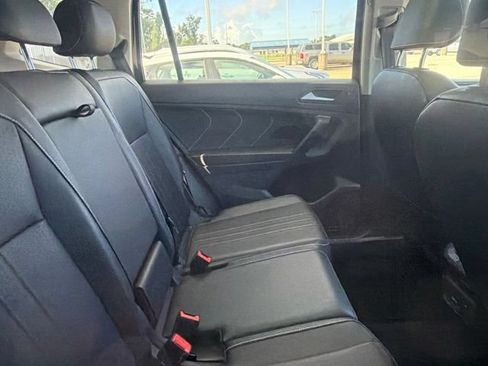 Used 2022 Volkswagen Tiguan SE AWD/4WD image 12