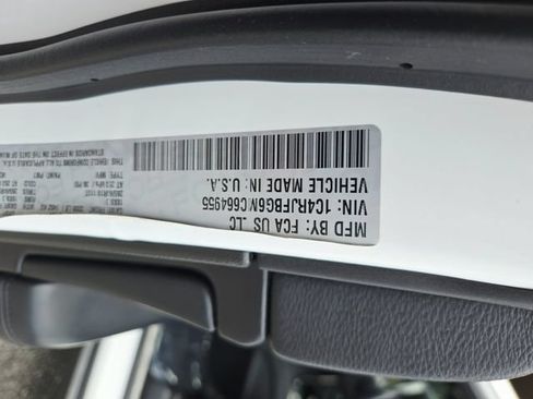 Used 2021 Jeep Grand Cherokee Limited AWD/4WD image 39