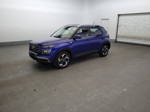 Used 2024 Hyundai Venue SEL FWD image 2