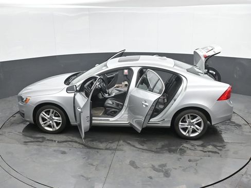 Used 2014 Volvo S60 T5 image 28