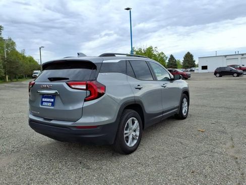 Used 2023 GMC Terrain SLE w/ Driver Convenience Package FWD image 7