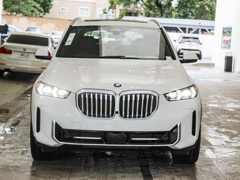New 2026 BMW X5 xDrive40i w/ Climate Comfort Package image 2