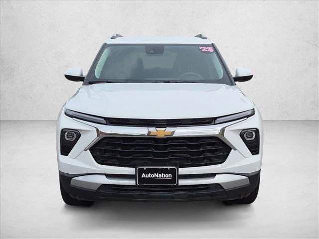 Used 2025 Chevrolet TrailBlazer LT AWD/4WD image 2