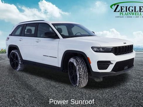 Used 2023 Jeep Grand Cherokee Altitude image 4