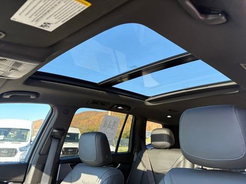 Used 2024 Cadillac XT6 Premium Luxury w/ Technology Package image 27