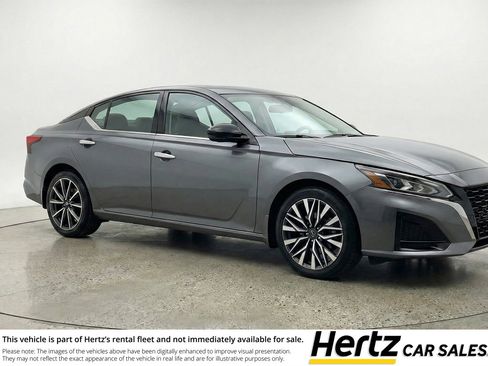 Used 2025 Nissan Altima 2.5 SV image 1