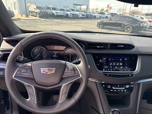 Used 2025 Cadillac XT5 Luxury image 12