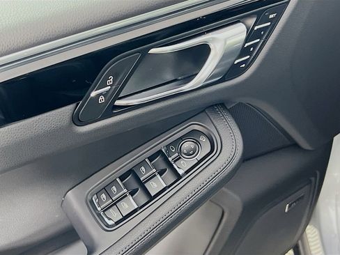 New 2026 Porsche Macan image 20