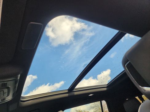 Used 2023 Cadillac Escalade ESV Premium Luxury w/ Performance Package image 28