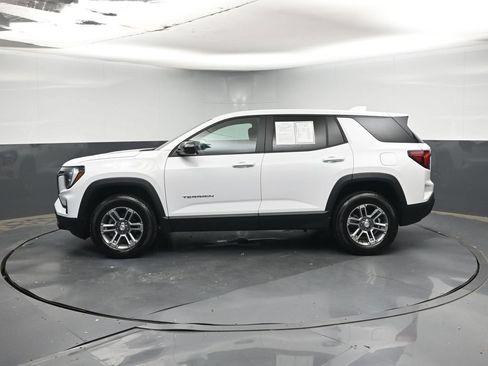 Used 2026 GMC Terrain Elevation FWD image 2