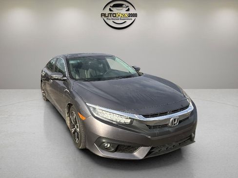 Used 2017 Honda Civic Touring image 2