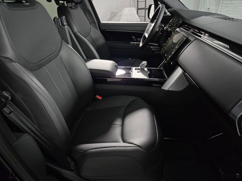 New 2025 Land Rover Range Rover SE image 3