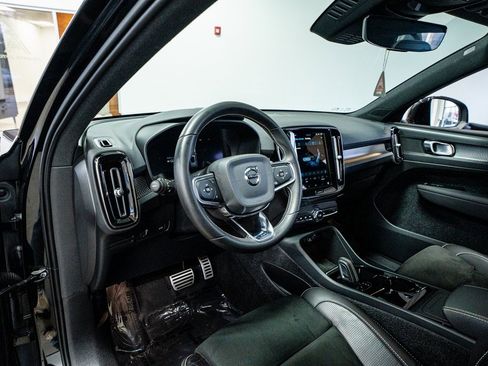 Used 2021 Volvo XC40 P8 Recharge w/ Advanced Package image 34