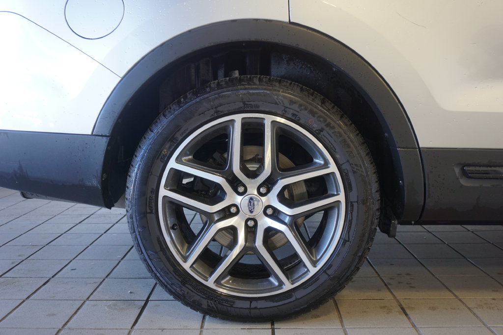 Used 2016 Ford Explorer Sport w/ Equipment Group 401A AWD/4WD image 32
