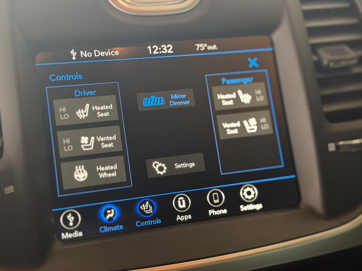 Used 2023 Chrysler 300 Touring L w/ Safetytec Plus Group RWD image 52