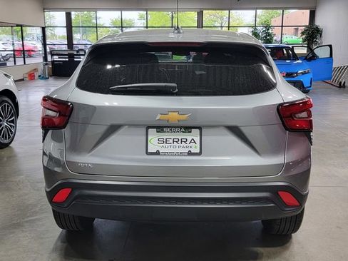 Certified 2025 Chevrolet Trax LS w/ LS Convenience Package FWD image 6