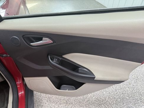 Used 2012 Ford Focus SEL image 24