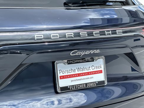Used 2023 Porsche Cayenne Platinum Edition AWD/4WD image 27
