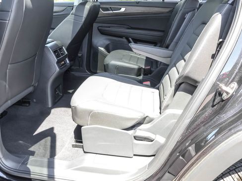 Used 2026 Volkswagen Atlas SEL AWD/4WD image 32