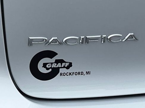 Used 2024 Chrysler Pacifica Limited w/ Trailer Tow Group FWD image 53