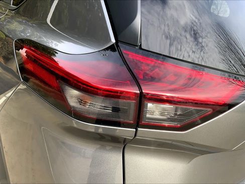 Used 2024 Nissan Rogue S image 25