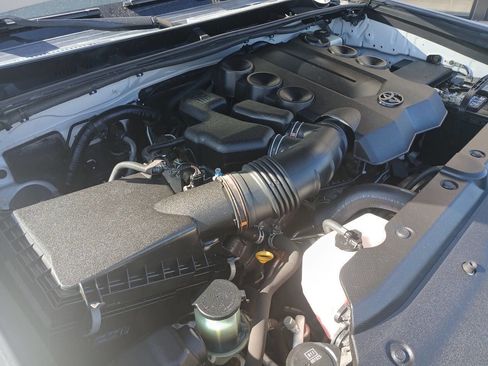 Used 2018 Toyota 4Runner Limited AWD/4WD image 2
