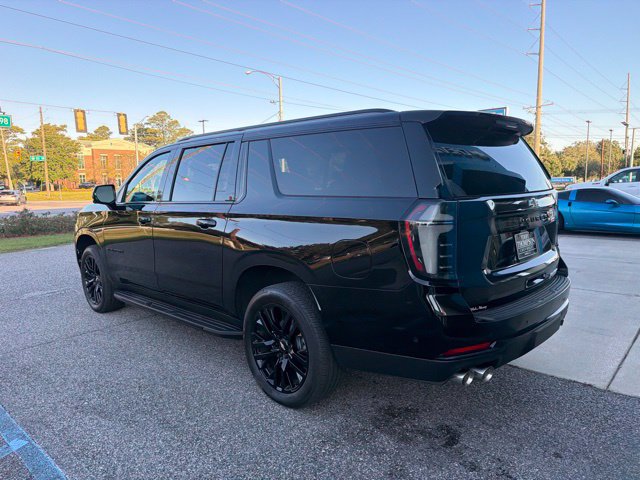 Used 2026 Chevrolet Suburban RST w/ Comfort Package RWD image 7