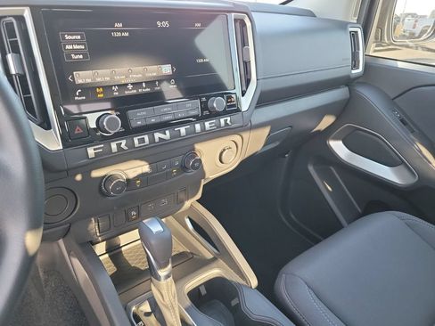 Used 2025 Nissan Frontier SV RWD image 20
