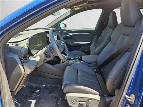Used 2025 Audi SQ6 e-tron Premium Plus w/ Premium Plus AWD/4WD image 21