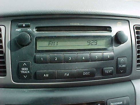 Used 2005 Toyota Corolla LE image 18