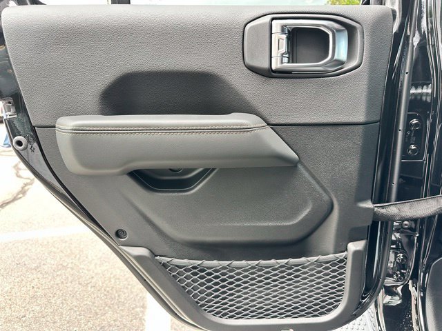 Used 2025 Jeep Wrangler Unlimited Sahara AWD/4WD image 22
