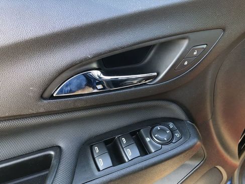 Used 2022 Chevrolet Equinox RS w/ LPO, Floor Liner Package image 13