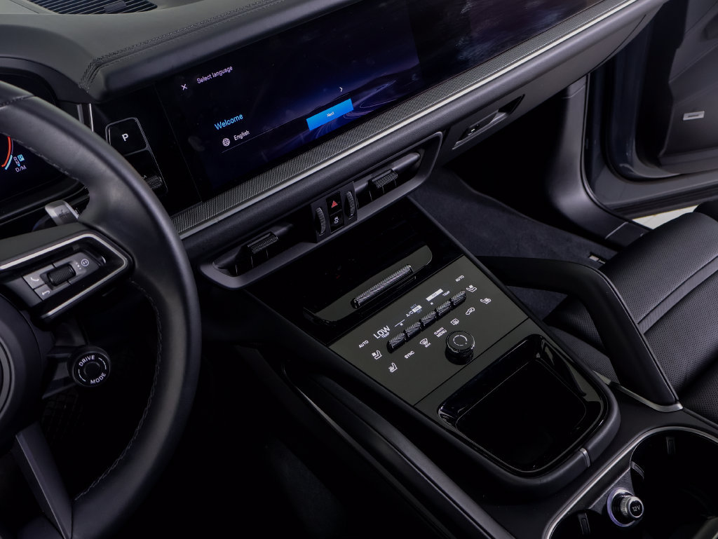 Certified 2026 Porsche Cayenne E-Hybrid Coupe AWD/4WD image 16