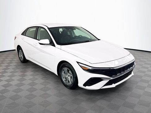 New 2026 Hyundai Elantra SE image 3