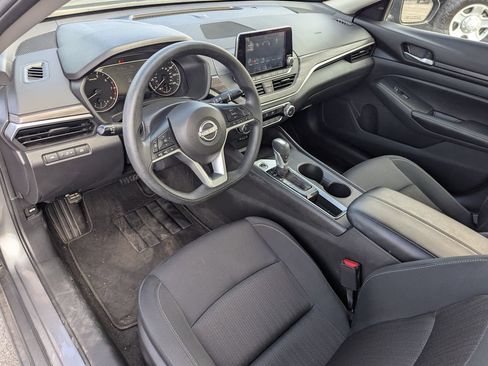 Used 2025 Nissan Altima 2.5 SV FWD image 24