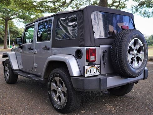 Used 2018 Jeep Wrangler Unlimited Sahara w/ Connectivity Group AWD/4WD image 5