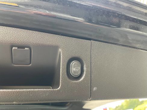 Used 2015 GMC Yukon XL Denali w/ Premium Package image 30