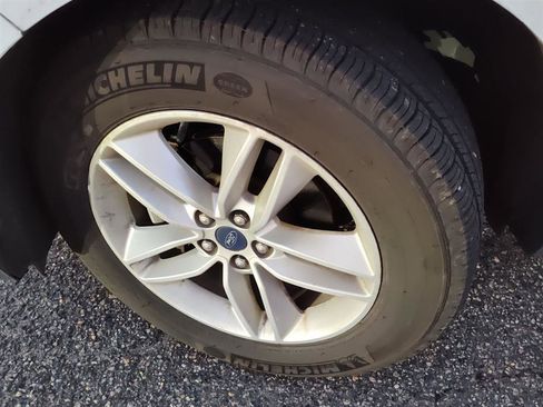 Used 2017 Ford Edge SEL image 5