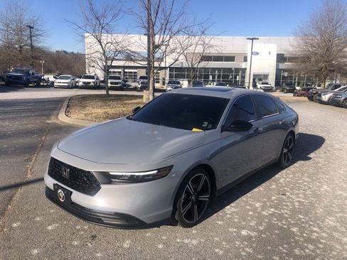 Used 2024 Honda Accord Sport image 1