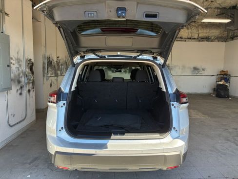 Used 2025 Nissan Rogue SV AWD/4WD image 33