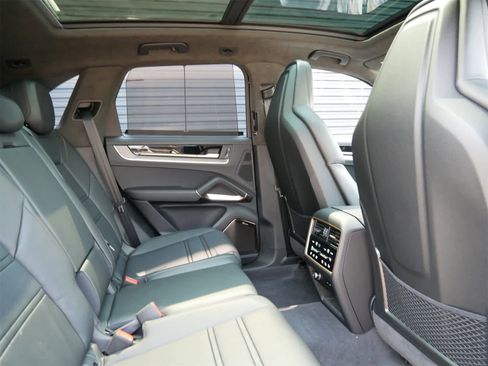 New 2025 Porsche Cayenne Turbo image 27