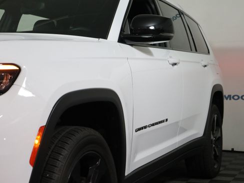 Used 2023 Jeep Grand Cherokee L Laredo AWD/4WD image 11